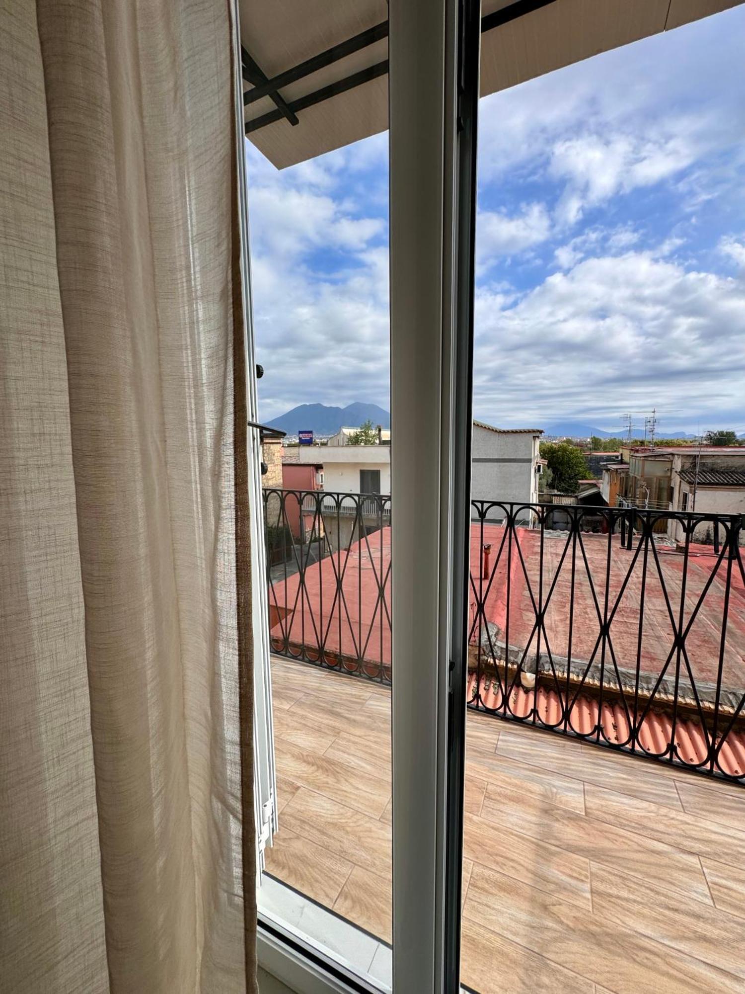 Partenope House 24 *